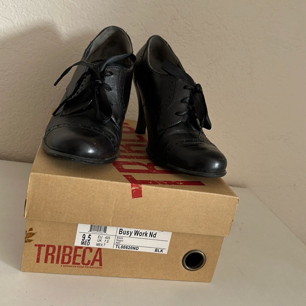 Woman’s, size Tribeca, black leather shoes. Comfortable heels. Ribbon ties.